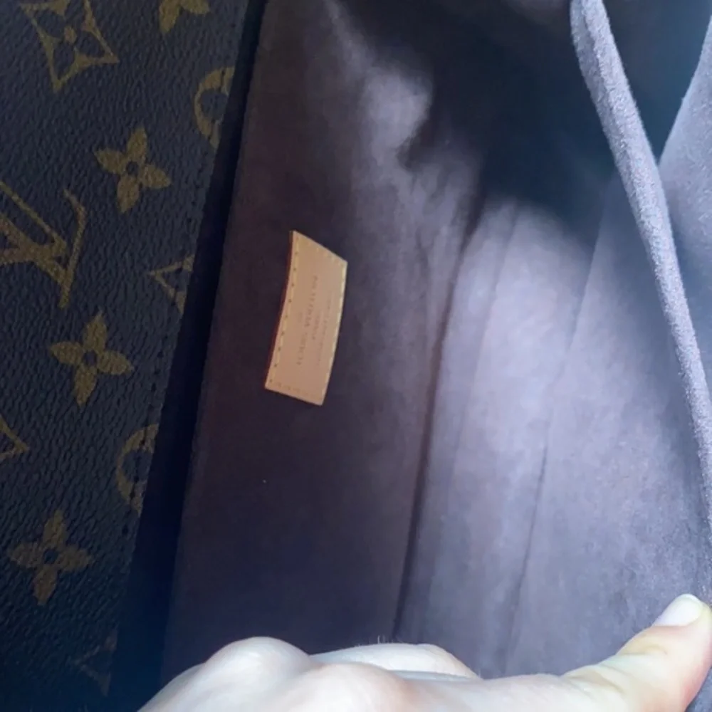 Authentic Louis Vuitton Pochette Metis handbag